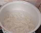 Foto langkah ke 2 dari resep 155. Bubur Kaldu Udang Abon Ayam.