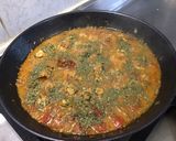 Une image de l'étape 14 de Filet de poulet aux tomates, épices, coriandre et jus de rhubarbe rose.