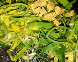 Foto del paso 5 de la receta: Pastas con crema de puerros y habas, para disfrutar!