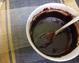 A picture of step 4 of Date,chocolate and honey slices.