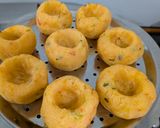 A picture of step 5 of Schezwan Upma bites.