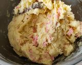Une image de l'étape 5 de Cookies aux pralines roses et chocolat blanc.