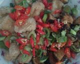 Foto langkah ke 4 dari resep Tahu dan terong cabe daun bawang.