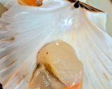 Foto del paso 2 de la receta Ensalada tibia de vieiras y gambas salteadas con mango y aguacate