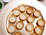 Tarteletas con queso Camembert y confitura de frutos rojos