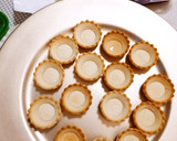 Foto del paso 1 de la receta: Tarteletas con queso Camembert y confitura de frutos rojos