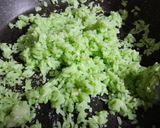 Hình bước làm 2 của món Cơm chiên ngọc bích
