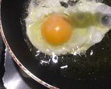 A picture of step 3 of 🍳 fried eggs.