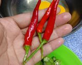 Gambar langkah 2 resipi Omelette bendi.