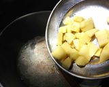 Foto langkah ke 6 dari resep Sup Tahu Kentang Jamur.