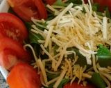 Foto del paso 3 de la receta: Ensalada de rúcula, tomates, provolone & vinagreta