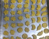 Foto langkah ke 5 dari resep Fancy cookies with royal icing.