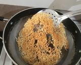 A picture of step 4 of Easy chinese maggi bhel!!.
