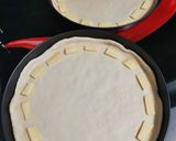 Sajtos szélű pizza recept fázis 5 fotója