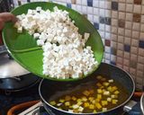 A picture of step 5 of Paneer tossedwith sugar syrup.