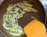 รูปขั้นตอนการทำที่ 1 ของ ไข่เจียวมันฝรั่ง แซลมอนรมควัน ซอสมาสตาร์ท Low carb