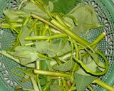 Foto langkah ke 1 dari resep Sup udang kangkung (tomyam praktis).