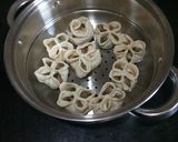 A picture of step 6 of Chicken open momo.