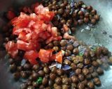 A picture of step 3 of Chana ghughni.