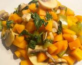 รูปขั้นตอนการทำที่ 3 ของ Veggie Pad Kapraw Mushroom (Non-Oil)