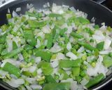 Foto del paso 2 de la receta: Arroz con conejo desmigado y verduras