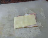 Foto del paso 2 de la receta: Caprichos de salchicha, bacon y queso frito