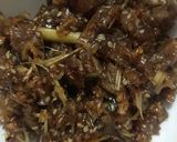 Hình bước làm 2 của món Thịt heo kho sả, hành, mè