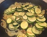 Foto del passaggio 1 della ricetta Frittata cipolla e zucchine