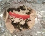 Foto del paso 1 de la receta: Pechuga empapelada con espinacas y queso oaxaca