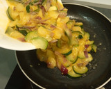Foto del paso 7 de la receta: Tortilla de calabacín, cebolla y patata