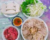 Hình bước làm 3 của món Bún Bò Huế (Bò tái,nạm bò có da và chả lụa)