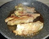 Foto del paso 2 de la receta: Costillas de cerdo a la cebolla en sartén