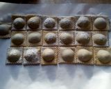 Foto del passaggio 6 della ricetta Ravioli ripieni di spinaci, carne macinata e parmigiano reggiano
