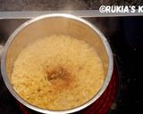 A picture of step 2 of Noodles omelette (Egg noodles omelette).