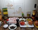 Foto del paso 1 de la receta Muslos de pollo guisados con la aceitunas