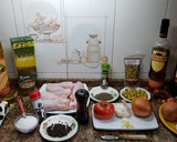 Foto del paso 1 de la receta: Muslos de pollo guisados con la aceitunas