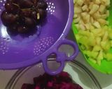 Foto langkah ke 1 dari resep Salad buah 🍈🍎🍐🍇🧀🥛.