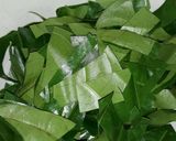 Foto langkah ke 2 dari resep #62 Tumis Daun Mengkudu Tongkol Suir.