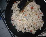 Foto langkah ke 3 dari resep Nasi Goreng Daun Jeruk kilat.