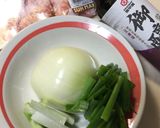 【御釀滷煮入味】洋蔥燒雞的食譜步驟1照片