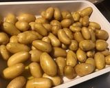 Une image de l'étape 2 de Pommes grenailles au thym, ail et romarin.