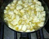 Foto del paso 2 de la receta: Pollo con champiñones en chile pasilla a la Mario