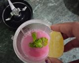 A picture of step 4 of Pomo guava mocktail.