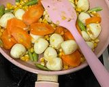 Foto langkah ke 5 dari resep Tumis Telur Puyuh.
