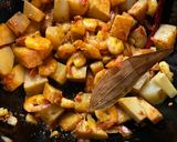 A picture of step 6 of Bengali style Ol or Elephant Yam Dalna.