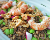 Foto del paso 6 de la receta: Ensalada templada de lentejas con edamame y gambones