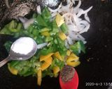 A picture of step 2 of Aloo tikki veggies sandwich.