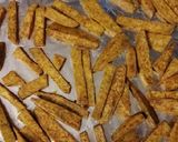 A picture of step 3 of NDUMA (ARROW ROOT) BAKED FRIES😋😋🍟.