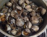 Foto langkah ke 1 dari resep Kerang dara bulu saus padang.