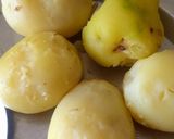 A picture of step 1 of Dum Aloo.